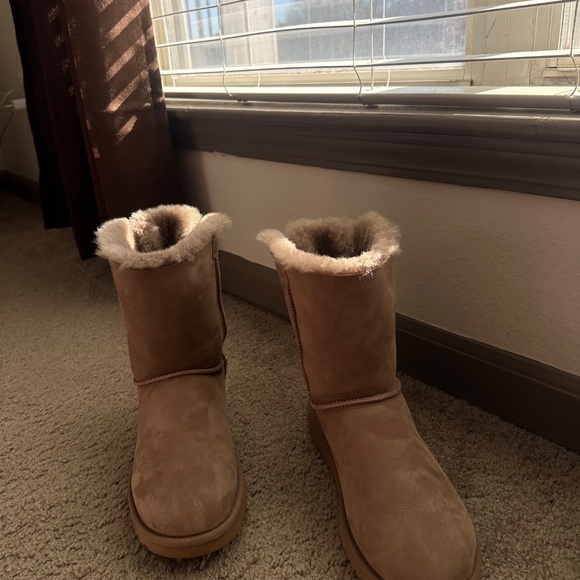 UGG Women's Bailey Bow II - Picture 7 of 8